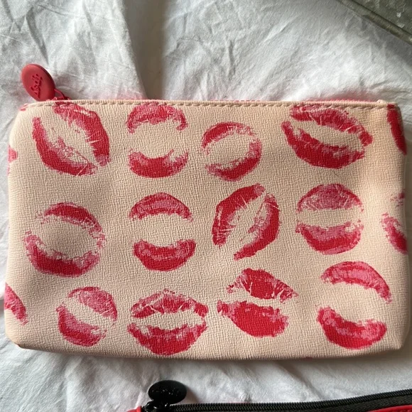 3 for $20! 2 Ipsy Bags - Picture 3 of 11